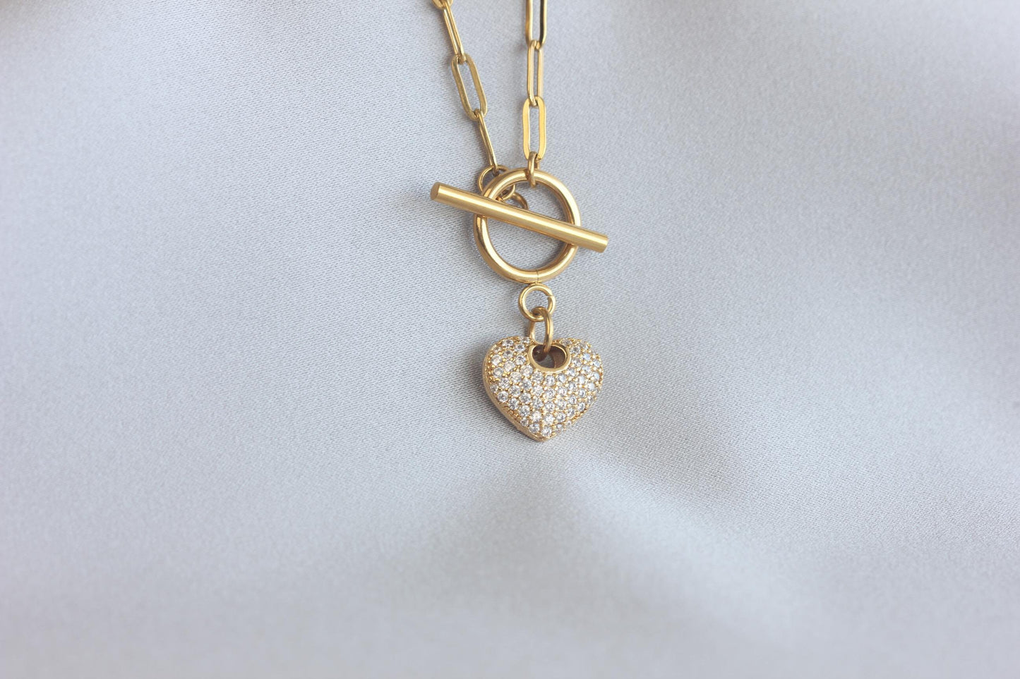 Link Chain Drop Heart Necklace reflects the beautiful harmony between one of the most popular chain type Link Chain and Cubic zirconia beaded shiny heart charm. Perfect gift for your her or for yourself!