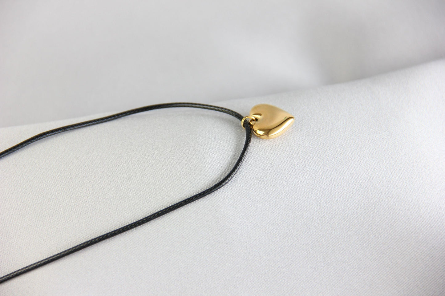 Unique Fluffy Gold Heart Love Pendant Necklace, perfect gift for girlfriend, wife, or loved ones!
