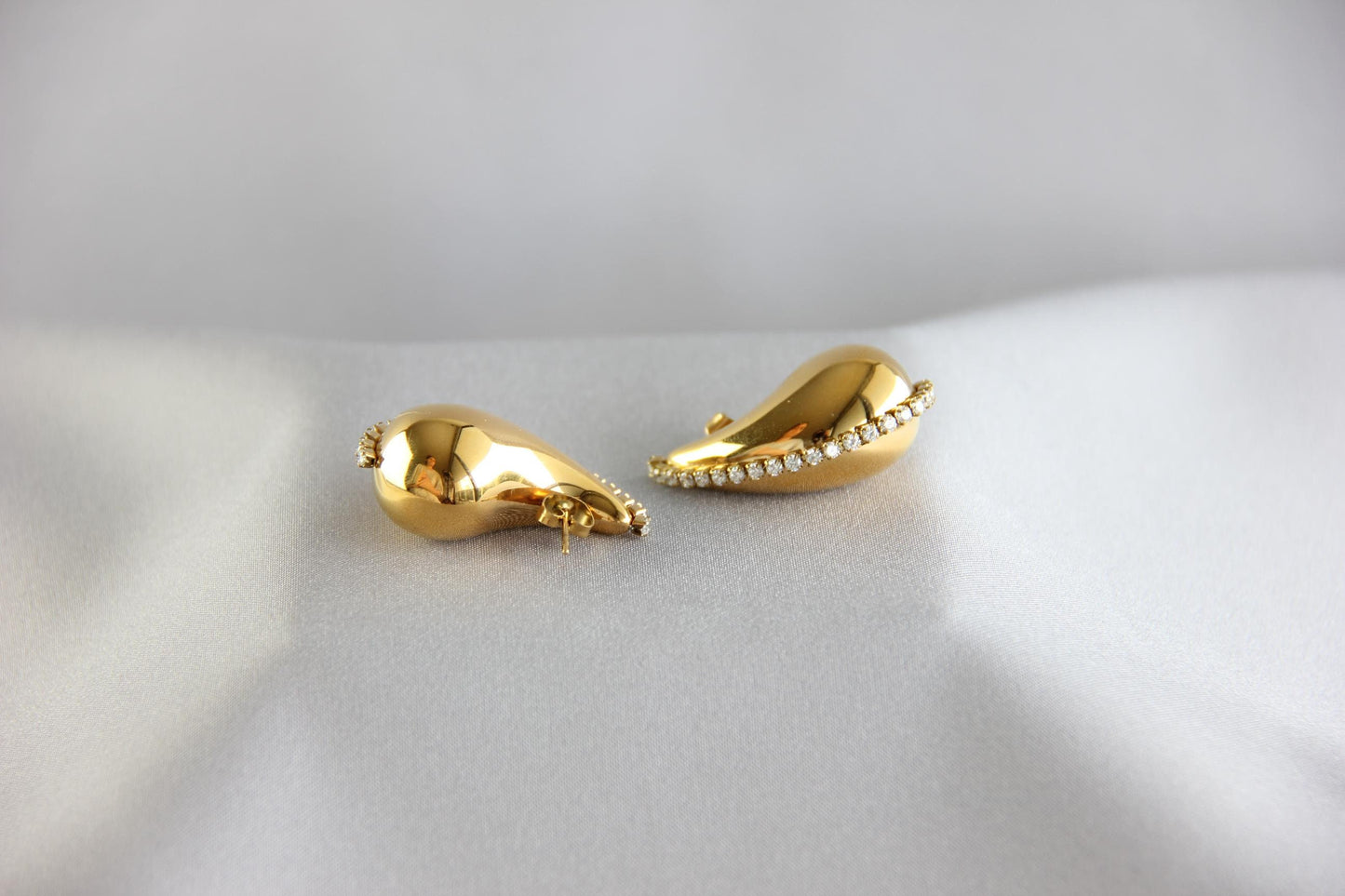 Teardrop Zirconia Stud Earring,18K Gold Modern Chunky Earring, Bold Stud Zirconia Earring,Unique Jewelry Earring,Gift for Mom,Gift for Her