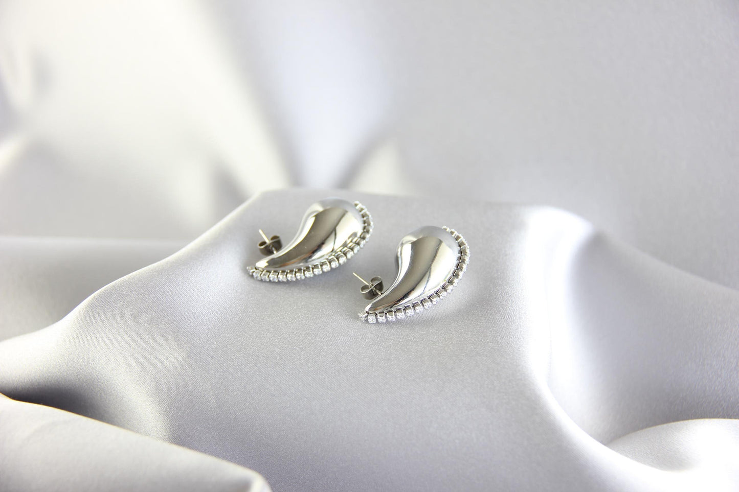 Teardrop Zirconia Stud Earring,18K Gold Modern Chunky Earring, Bold Stud Zirconia Earring,Unique Jewelry Earring,Gift for Mom,Gift for Her