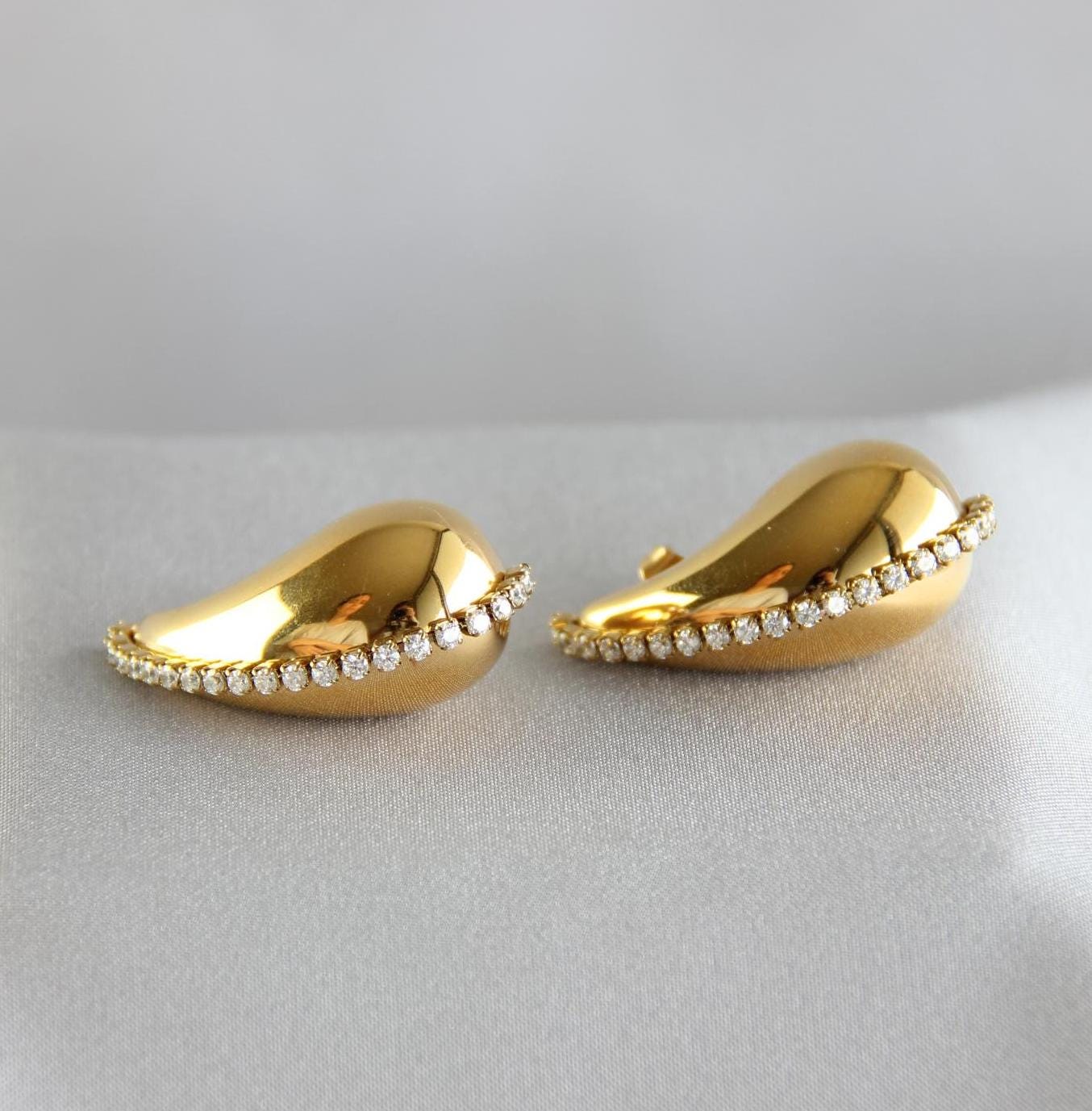 Teardrop Zirconia Stud Earring,18K Gold Modern Chunky Earring, Bold Stud Zirconia Earring,Unique Jewelry Earring,Gift for Mom,Gift for Her