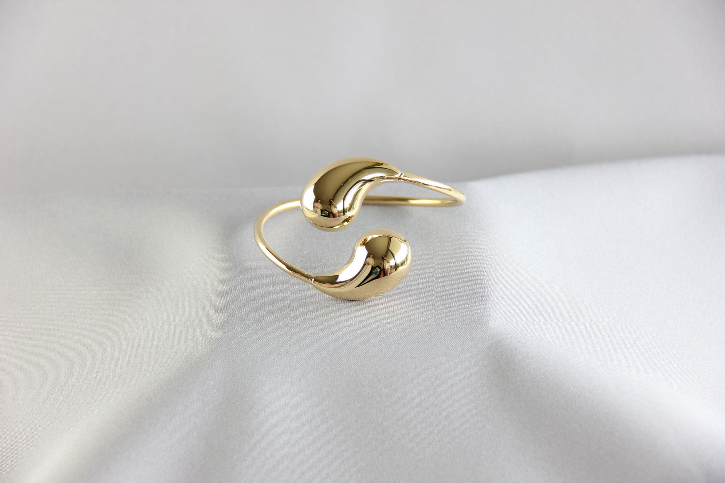 Chunky Modern Cuff Bangle Bracelet, Gold Unique Drop Cuff, Modern Twisted Bangle Bracelet for Women, Gift for Mom, Best Friend Gift for Her