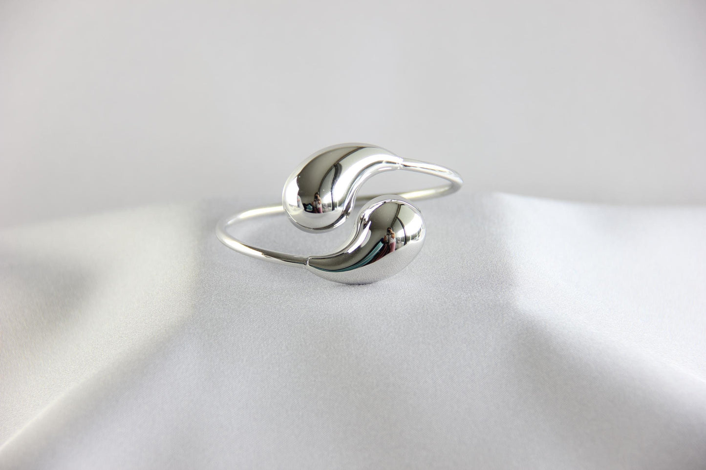 Chunky Modern Cuff Bangle Bracelet, Gold Unique Drop Cuff, Modern Twisted Bangle Bracelet for Women, Gift for Mom, Best Friend Gift for Her