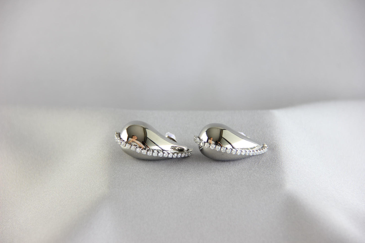 Teardrop Zirconia Stud Earring,18K Gold Modern Chunky Earring, Bold Stud Zirconia Earring,Unique Jewelry Earring,Gift for Mom,Gift for Her
