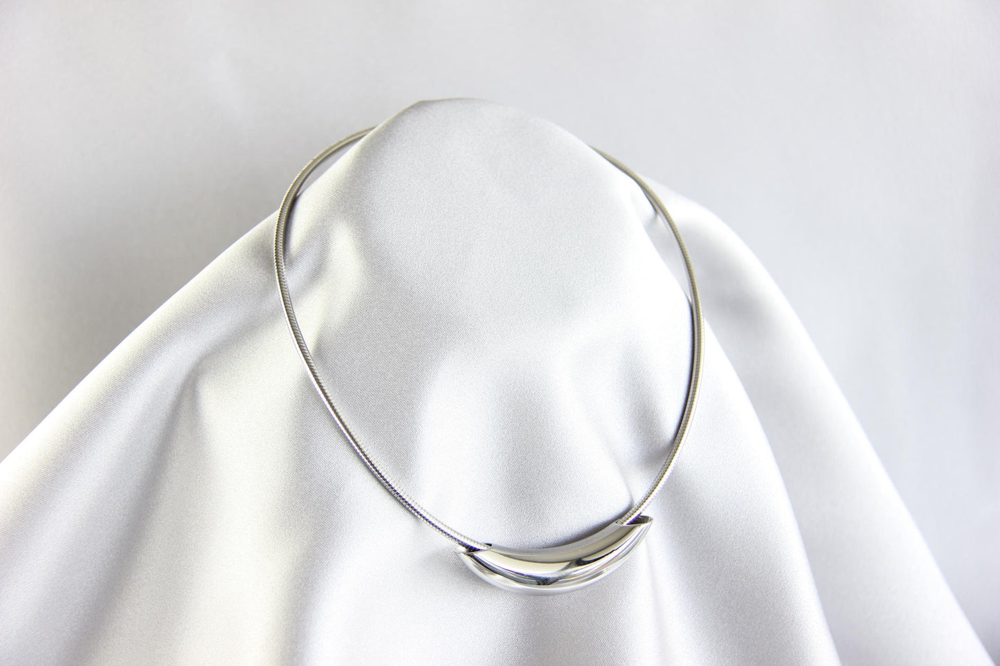 18K Gold Curved Tube Bar Necklace, Chunky Waterproof Thick Choker Necklace, Unique Gold Tunnel Necklace for Women Handmade Jewelry Gift Mom