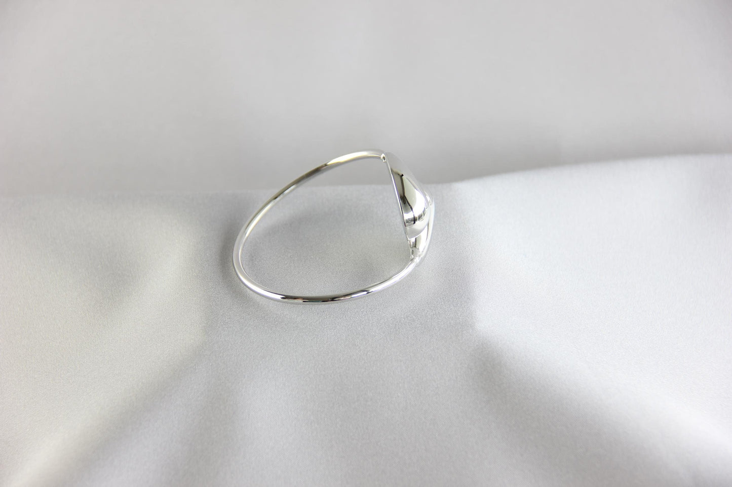 Chunky Modern Cuff Bangle Bracelet, Gold Unique Drop Cuff, Modern Twisted Bangle Bracelet for Women, Gift for Mom, Best Friend Gift for Her