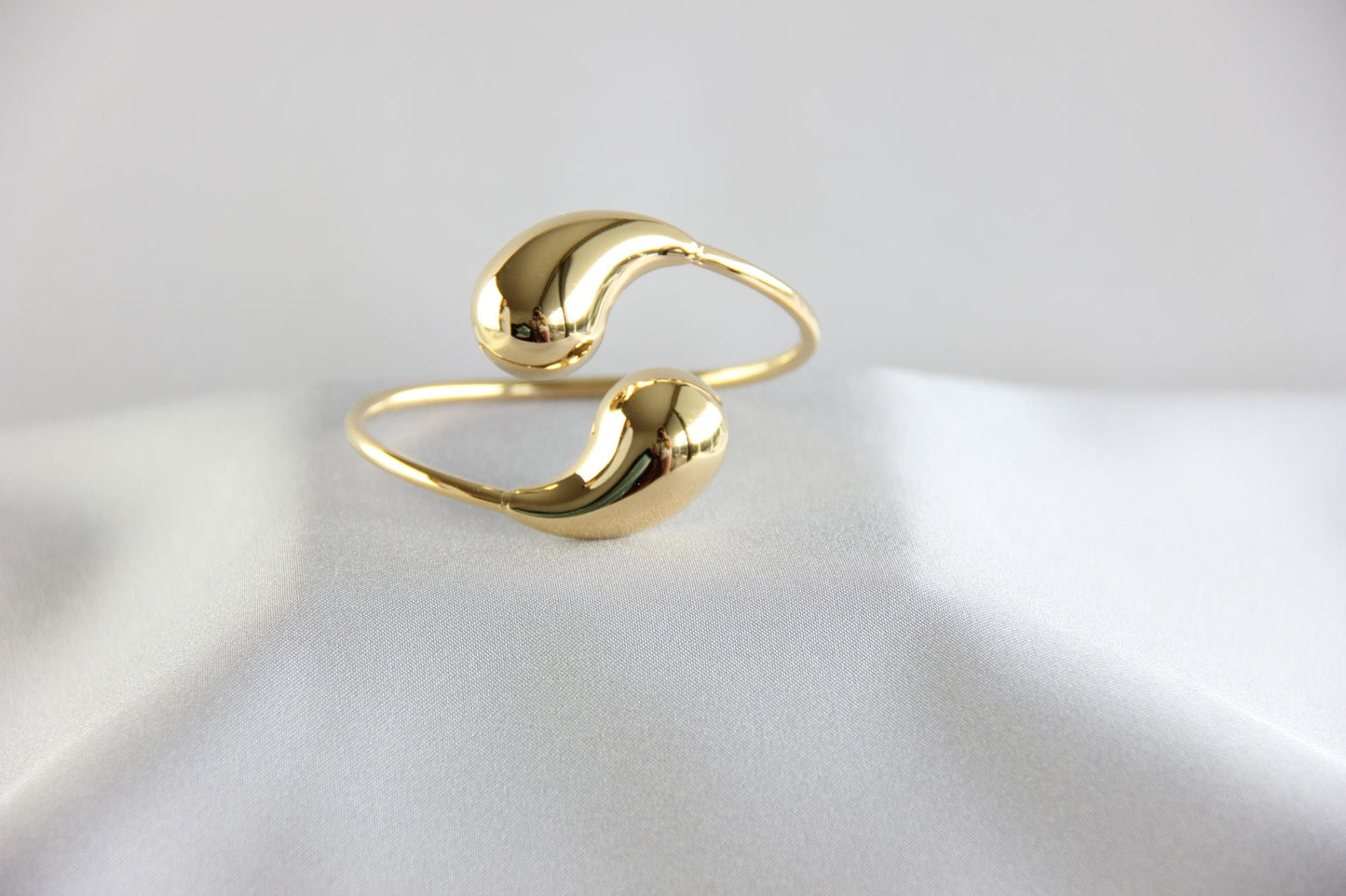 Chunky Modern Cuff Bangle Bracelet, Gold Unique Drop Cuff, Modern Twisted Bangle Bracelet for Women, Gift for Mom, Best Friend Gift for Her