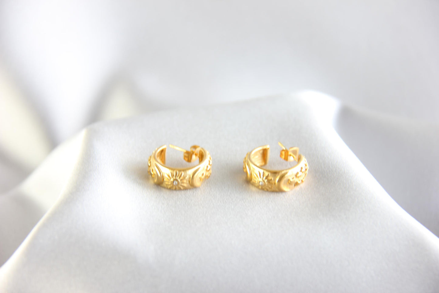 Simple modern and sophisticated. These Celestial Minimal Gold Stud Hoops will be the perfect choice for daily use and also for special days. Lightweight, comfortable to wear. The perfect gift for your friend, mom, bridesmaid or even for yourself!
