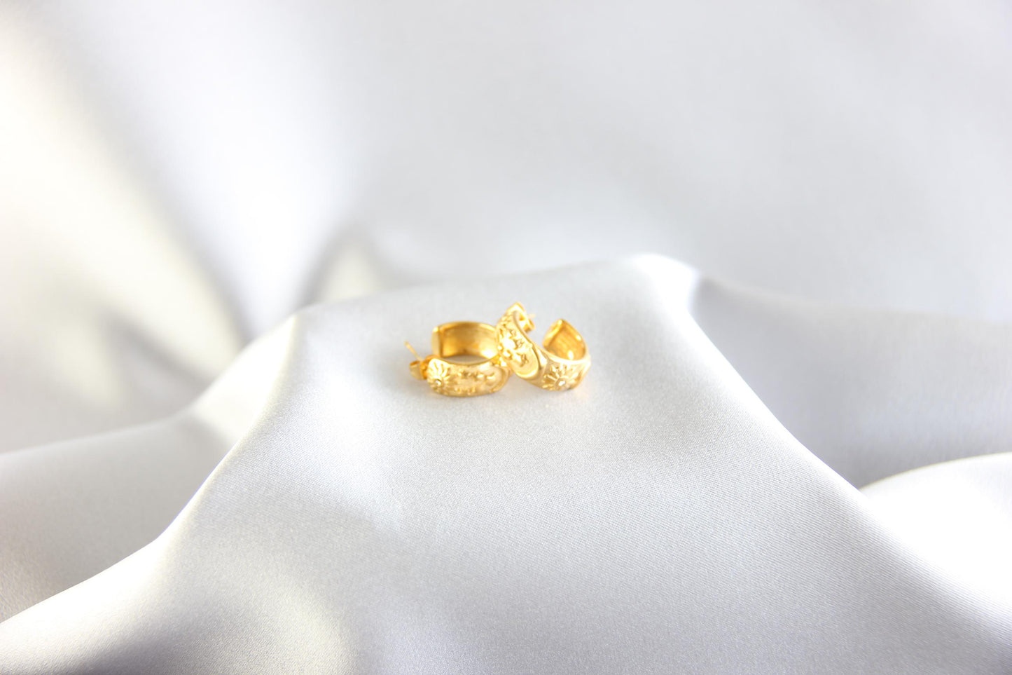 Simple modern and sophisticated. These Celestial Minimal Gold Stud Hoops will be the perfect choice for daily use and also for special days. Lightweight, comfortable to wear. The perfect gift for your friend, mom, bridesmaid or even for yourself!