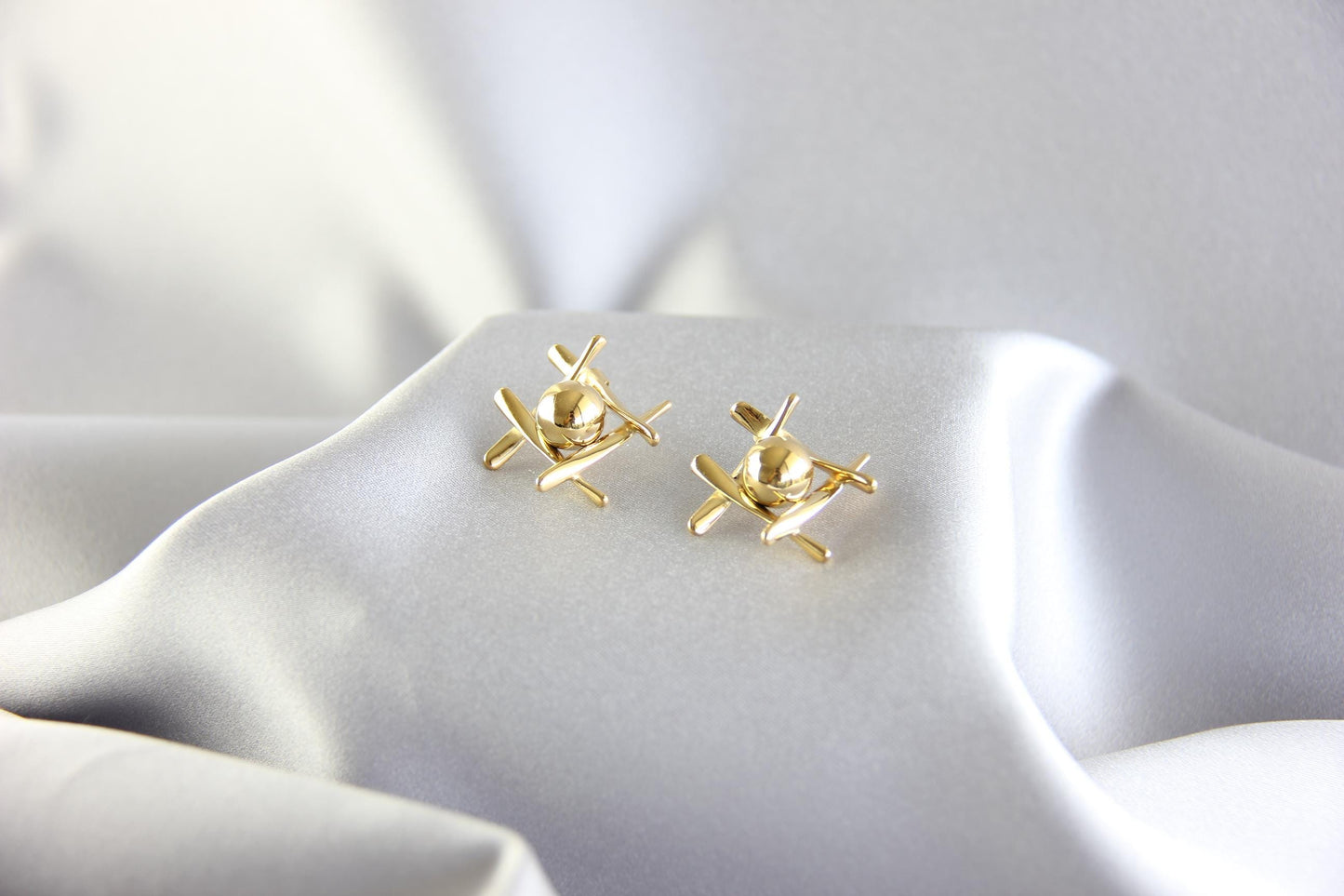 18K Gold Knot Earrings,Minimalist Earring,Dainty Love Stud Earrings,Gold Statement Earring for Her,Handmade Unique Gold Jewelry Gift for Mom