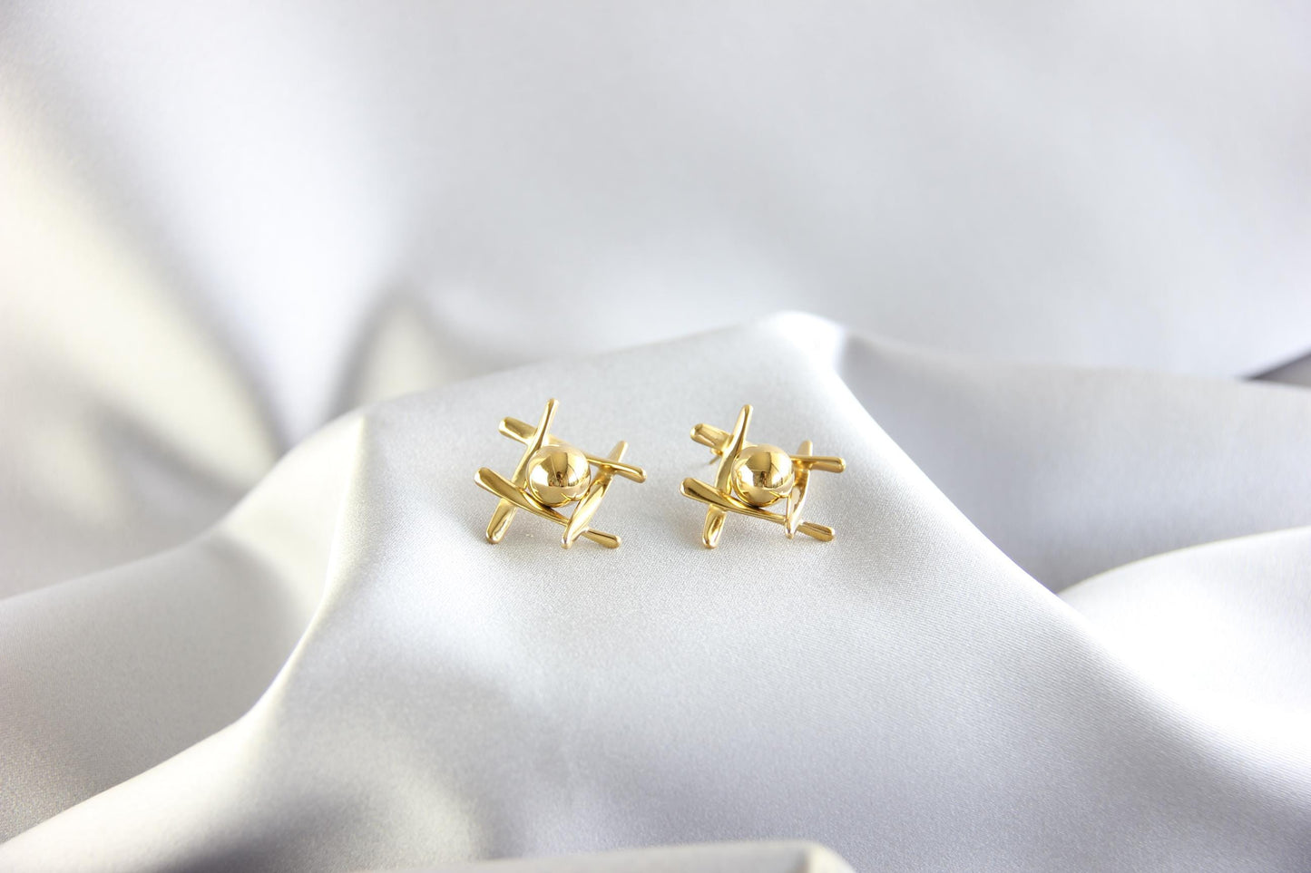 18K Gold Knot Earrings,Minimalist Earring,Dainty Love Stud Earrings,Gold Statement Earring for Her,Handmade Unique Gold Jewelry Gift for Mom