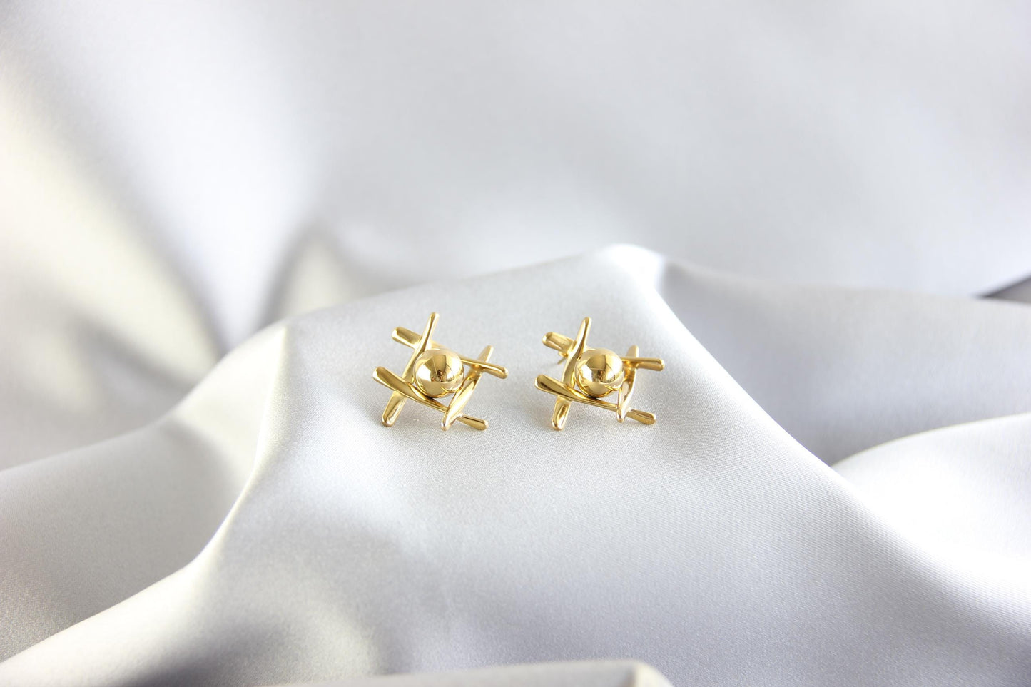 18K Gold Knot Earrings,Minimalist Earring,Dainty Love Stud Earrings,Gold Statement Earring for Her,Handmade Unique Gold Jewelry Gift for Mom
