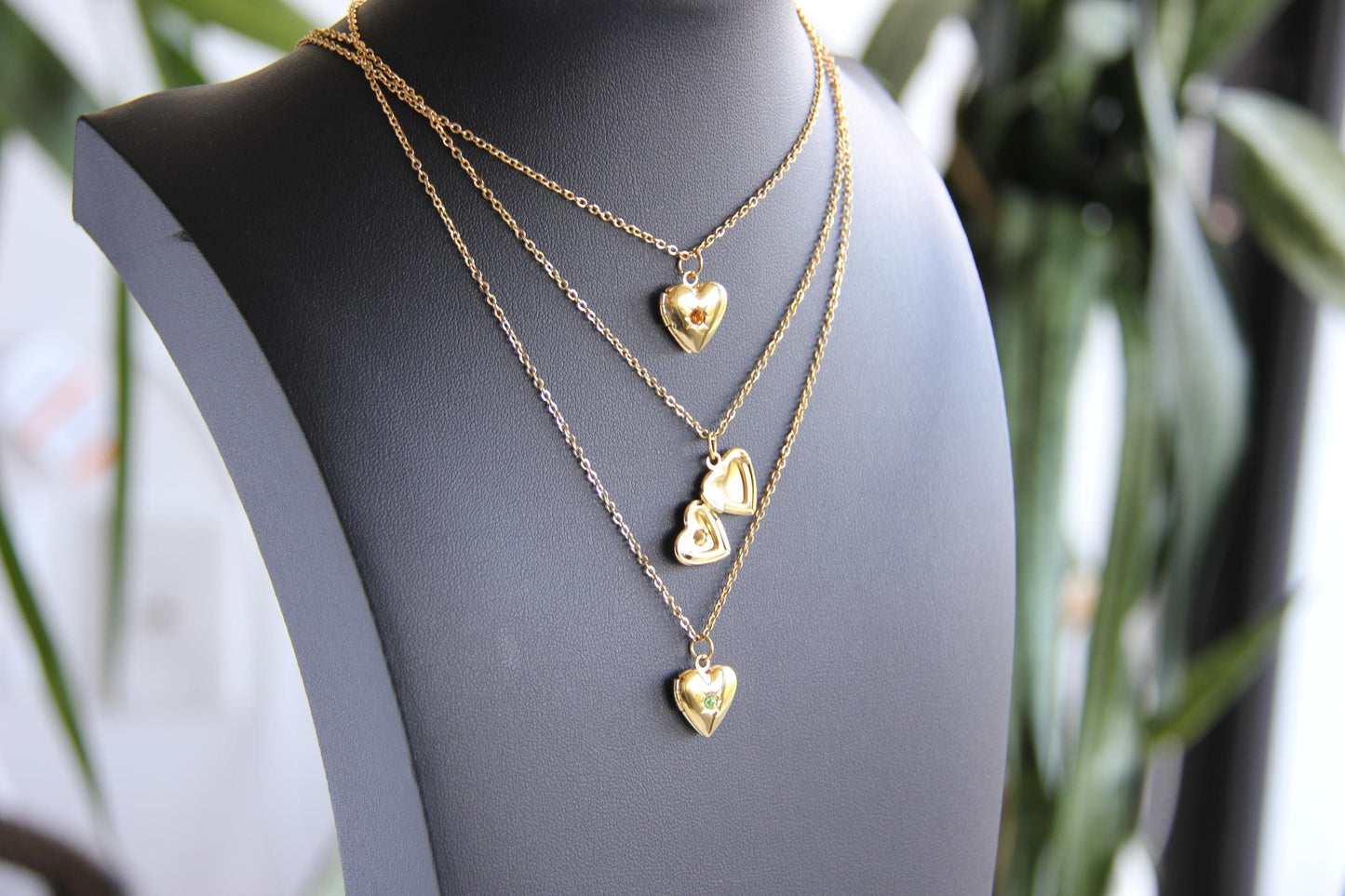 Gold heart locket necklace with delicate engraving, a timeless vintage-inspired jewelry piece. Personalized photo locket, perfect sentimental gift for women, girlfriends, or moms. Dainty and elegant keepsake necklace for everyday wear.