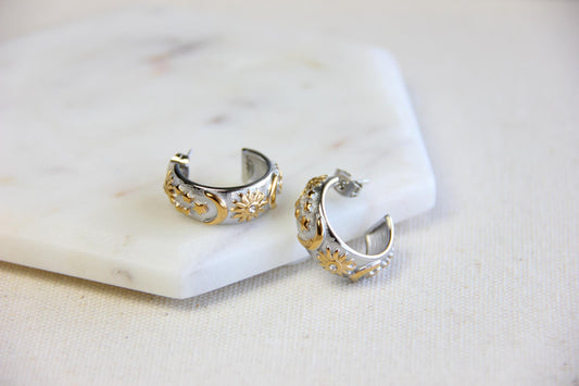 Simple modern and sophisticated. These Celestial Minimal Gold Stud Hoops will be the perfect choice for daily use and also for special days. Lightweight, comfortable to wear. The perfect gift for your friend, mom, bridesmaid or even for yourself!