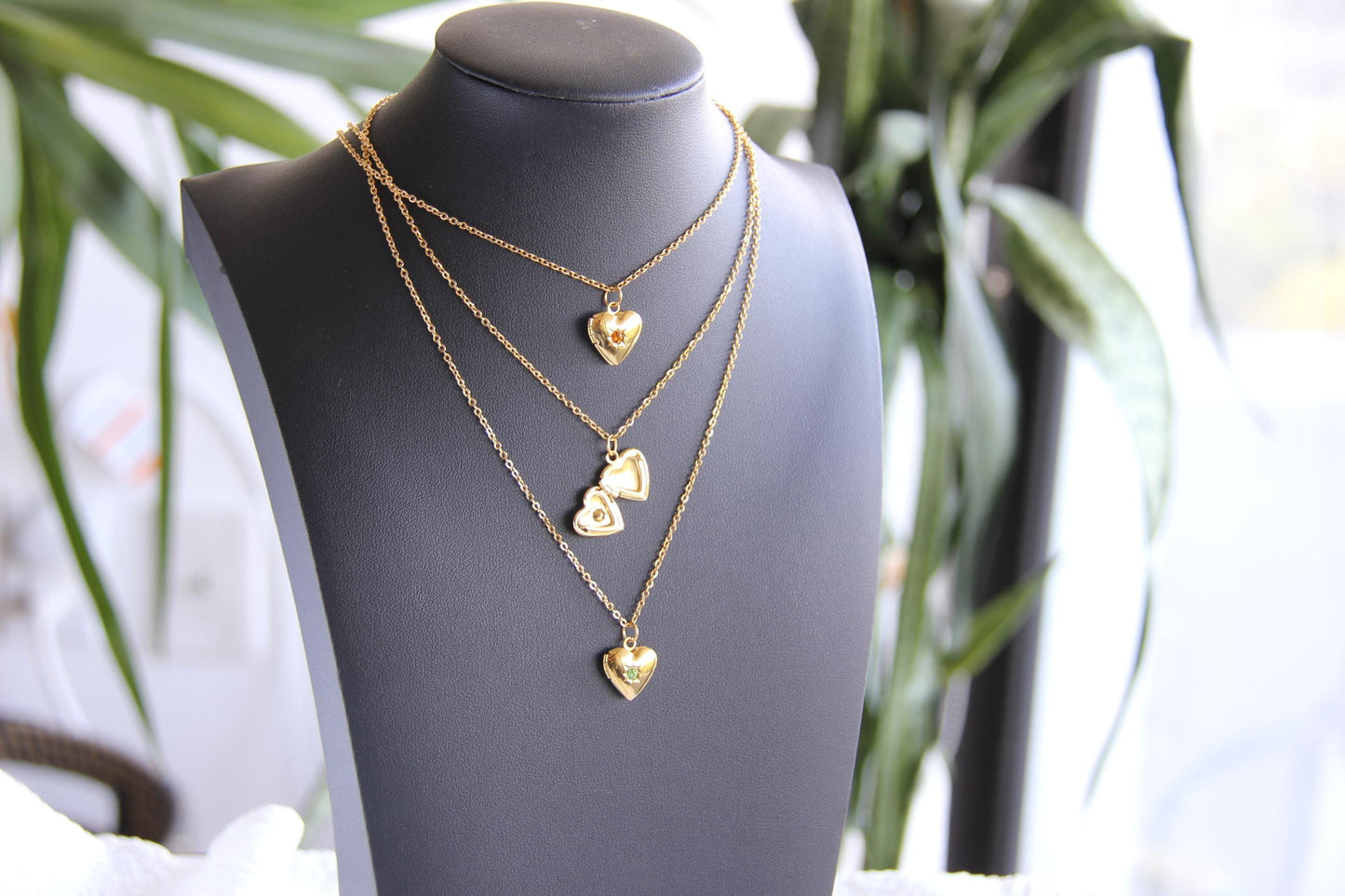 Gold heart locket necklace with delicate engraving, a timeless vintage-inspired jewelry piece. Personalized photo locket, perfect sentimental gift for women, girlfriends, or moms. Dainty and elegant keepsake necklace for everyday wear.