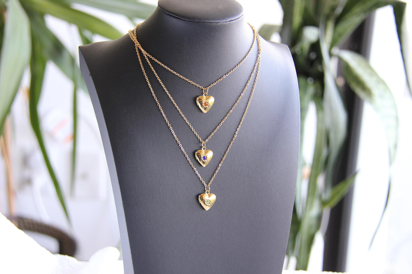 Gold heart locket necklace with delicate engraving, a timeless vintage-inspired jewelry piece. Personalized photo locket, perfect sentimental gift for women, girlfriends, or moms. Dainty and elegant keepsake necklace for everyday wear.