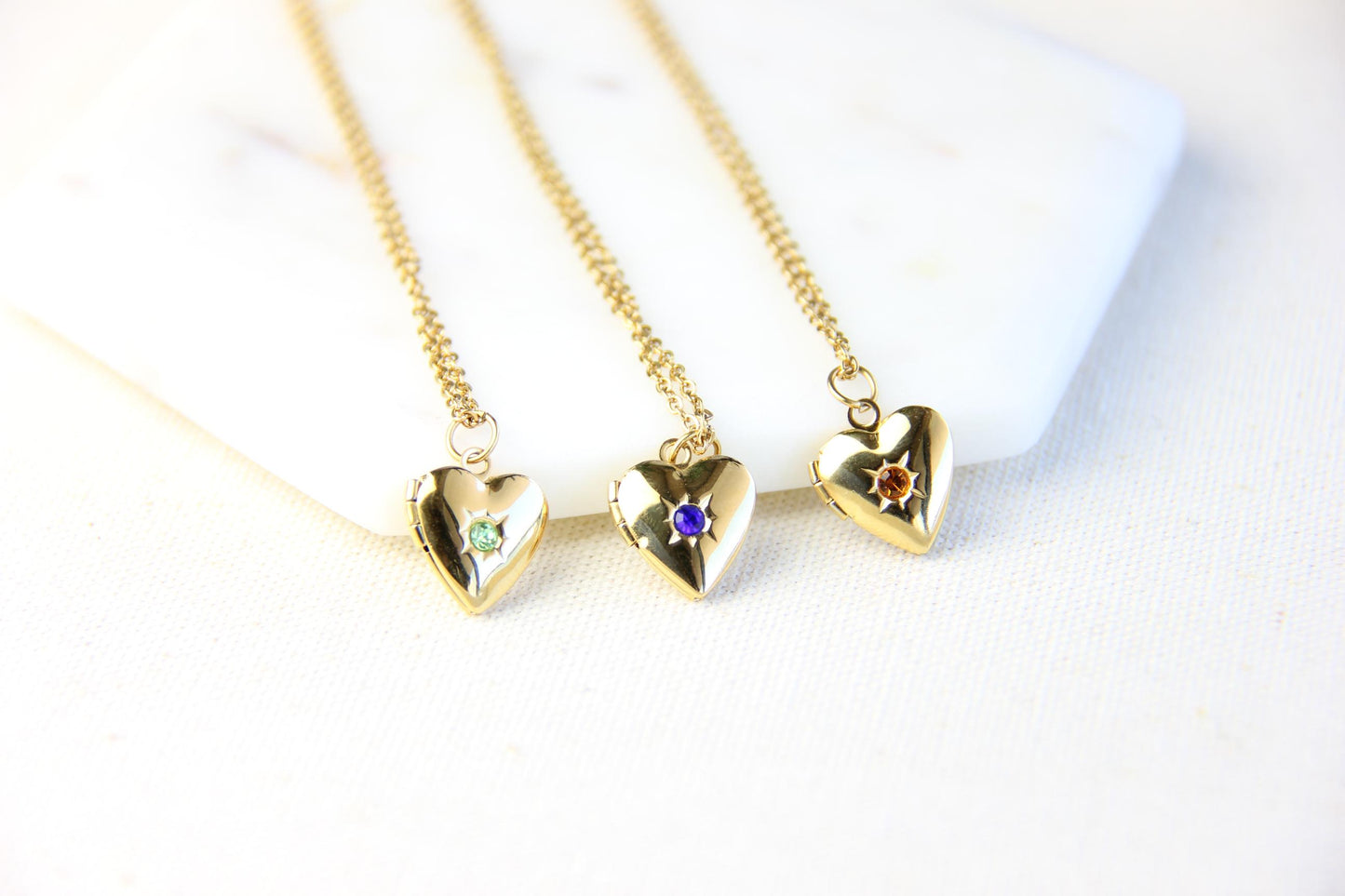 Gold heart locket necklace with delicate engraving, a timeless vintage-inspired jewelry piece. Personalized photo locket, perfect sentimental gift for women, girlfriends, or moms. Dainty and elegant keepsake necklace for everyday wear.