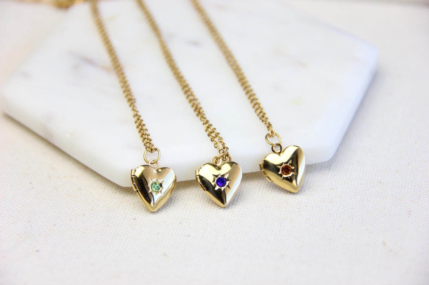 Gold heart locket necklace with delicate engraving, a timeless vintage-inspired jewelry piece. Personalized photo locket, perfect sentimental gift for women, girlfriends, or moms. Dainty and elegant keepsake necklace for everyday wear.