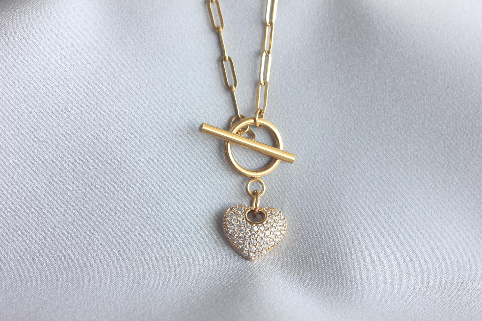 Link Chain Drop Heart Necklace reflects the beautiful harmony between one of the most popular chain type Link Chain and Cubic zirconia beaded shiny heart charm. Perfect gift for your her or for yourself!