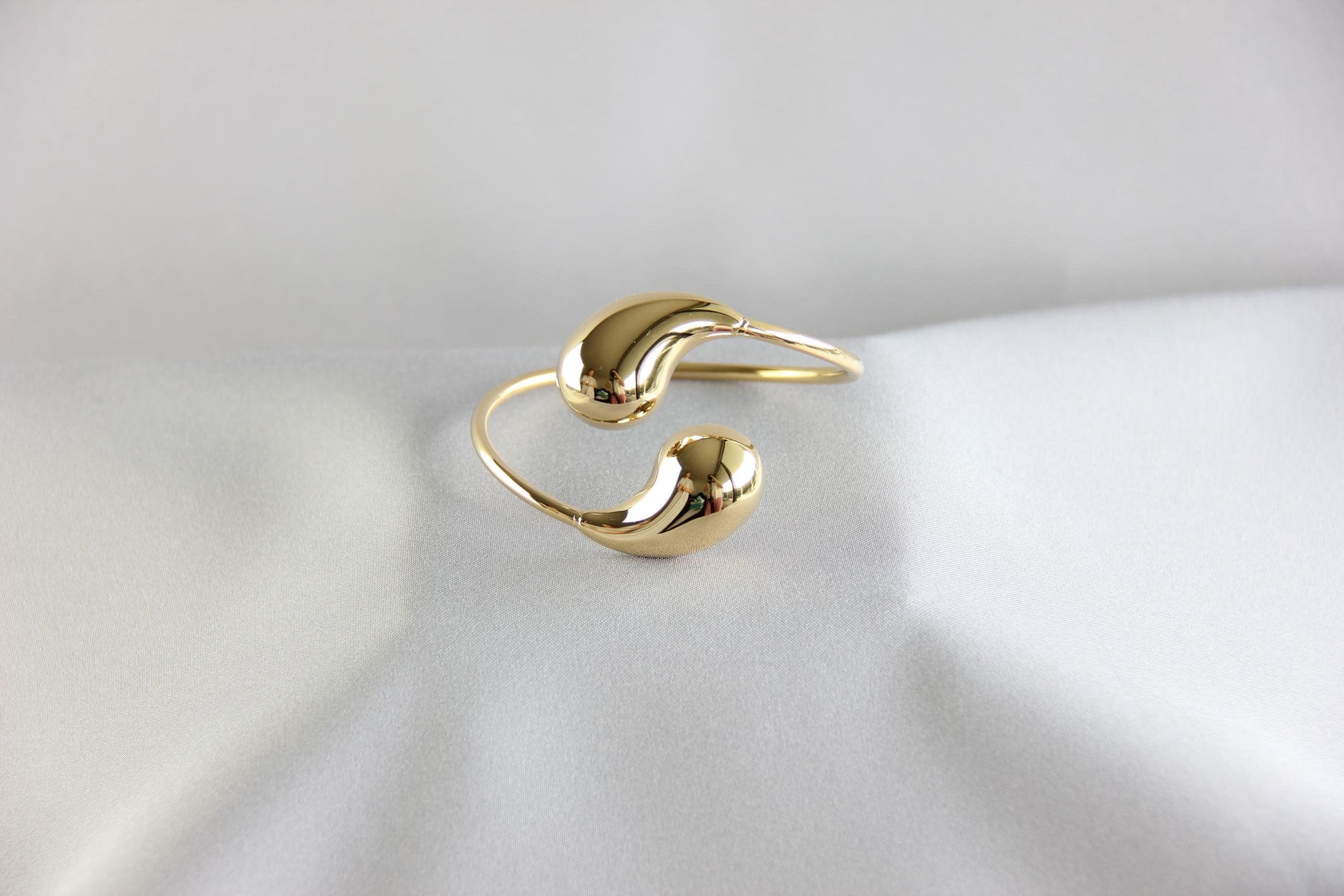 Chunky Modern Cuff Bangle Bracelet, Gold Unique Drop Cuff, Modern Twisted Bangle Bracelet for Women, Gift for Mom, Best Friend Gift for Her