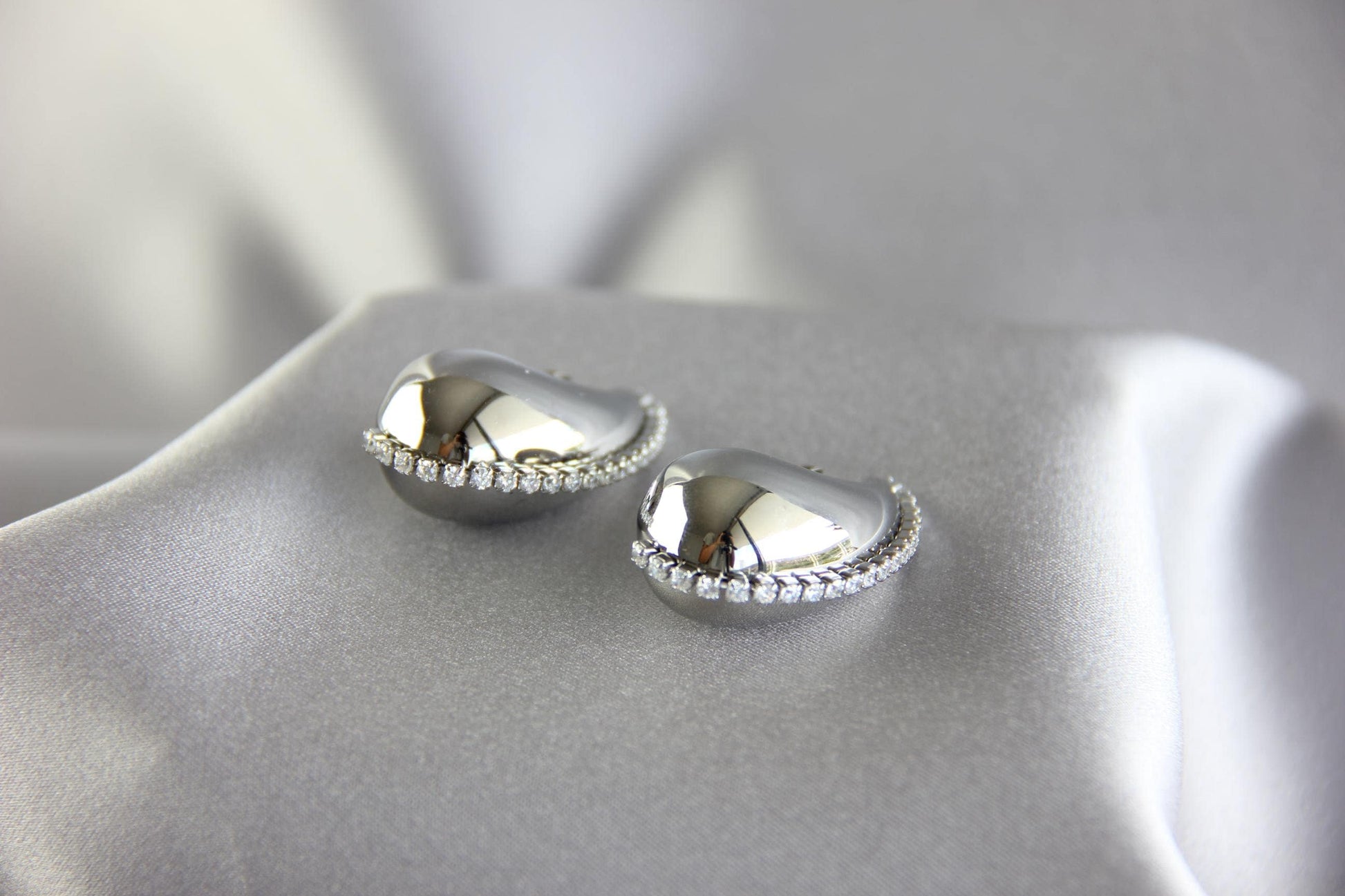 Teardrop Zirconia Stud Earring,18K Gold Modern Chunky Earring, Bold Stud Zirconia Earring,Unique Jewelry Earring,Gift for Mom,Gift for Her