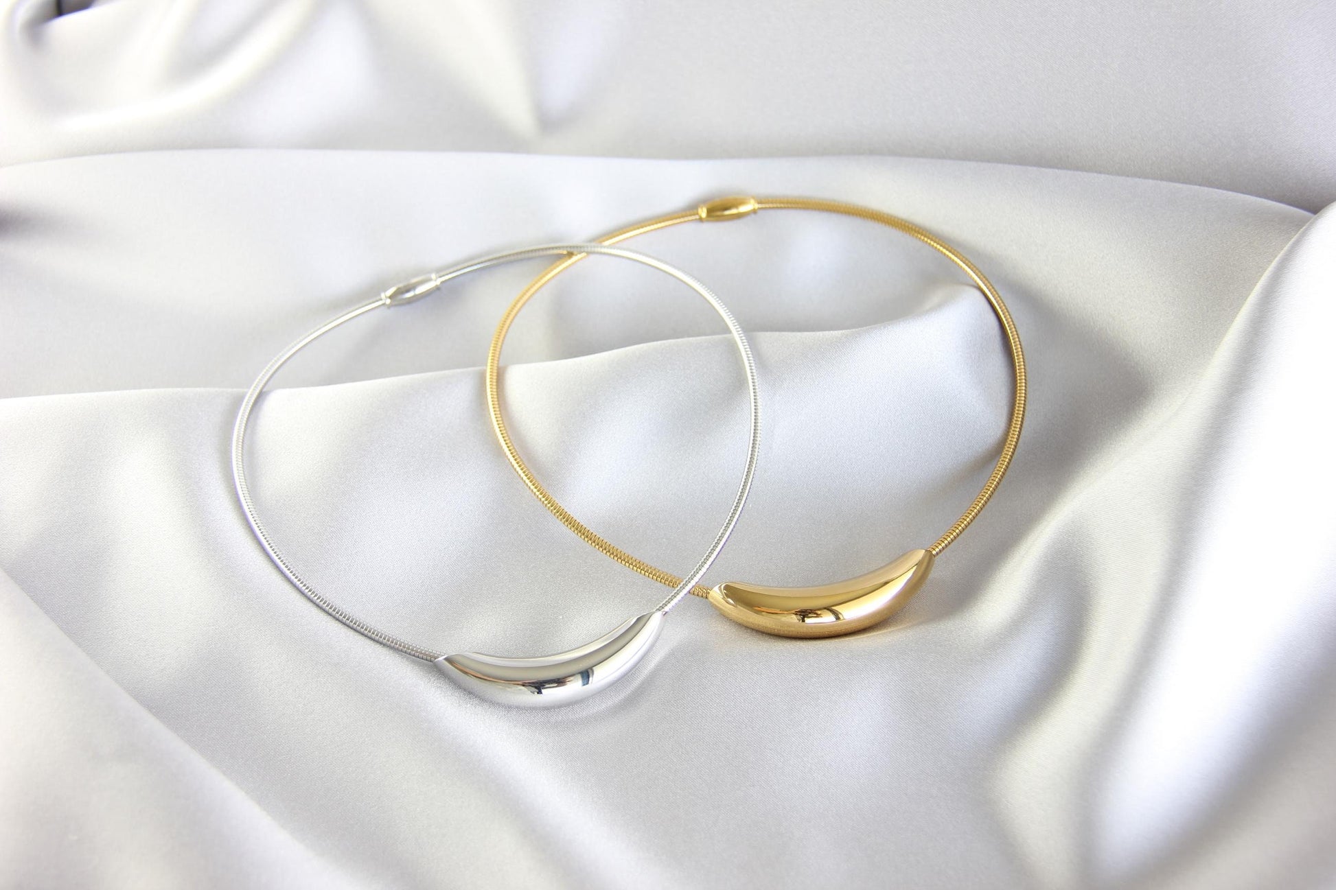 18K Gold Curved Tube Bar Necklace, Chunky Waterproof Thick Choker Necklace, Unique Gold Tunnel Necklace for Women Handmade Jewelry Gift Mom