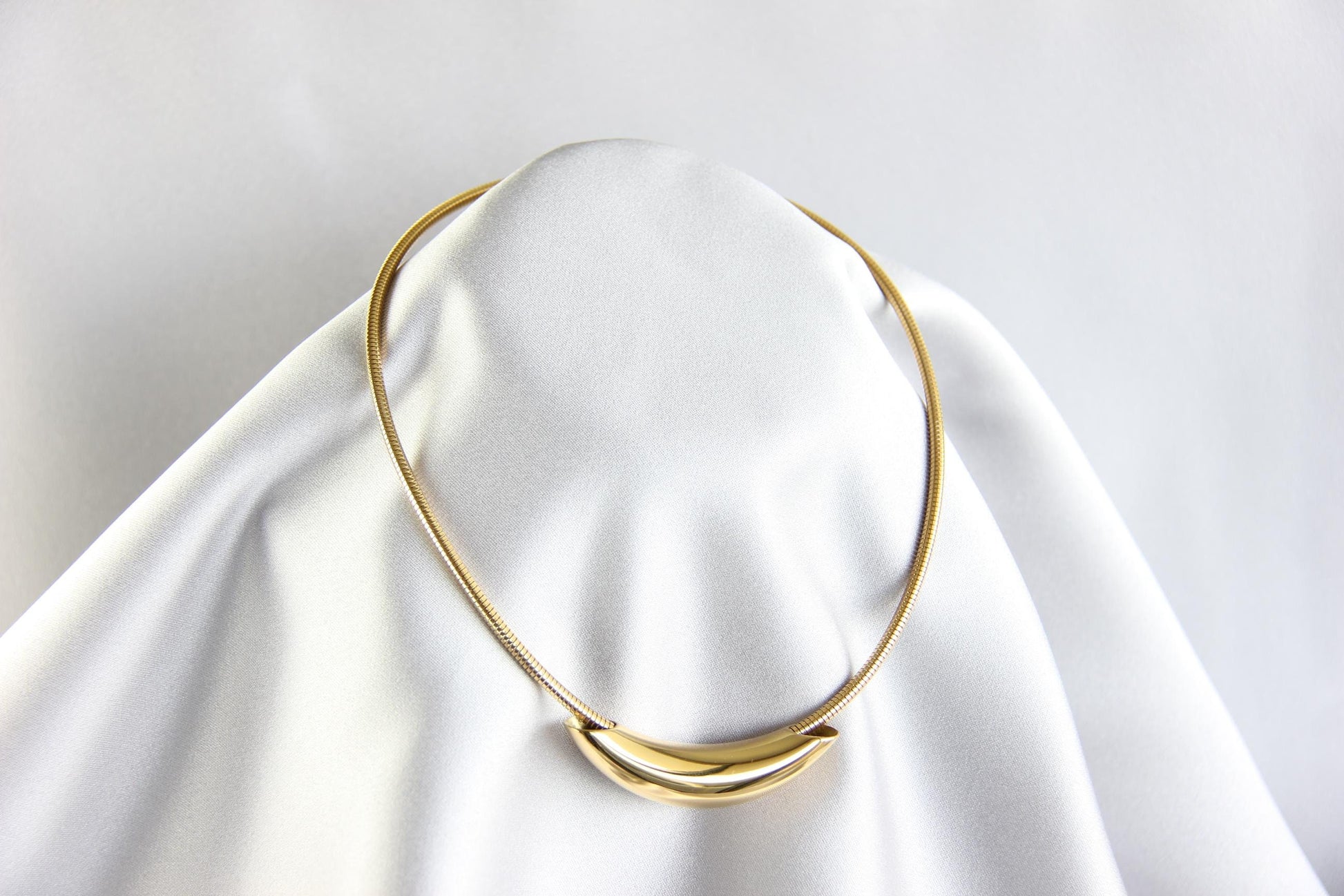 18K Gold Curved Tube Bar Necklace, Chunky Waterproof Thick Choker Necklace, Unique Gold Tunnel Necklace for Women Handmade Jewelry Gift Mom