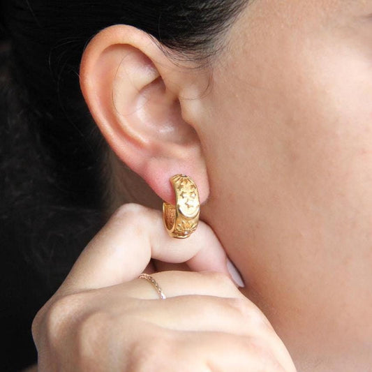 Simple modern and sophisticated. These Celestial Minimal Gold Stud Hoops will be the perfect choice for daily use and also for special days. Lightweight, dainty and comfortable jewelry to wear. Perfect gift for friend, mum, bridesmaid or bestie!