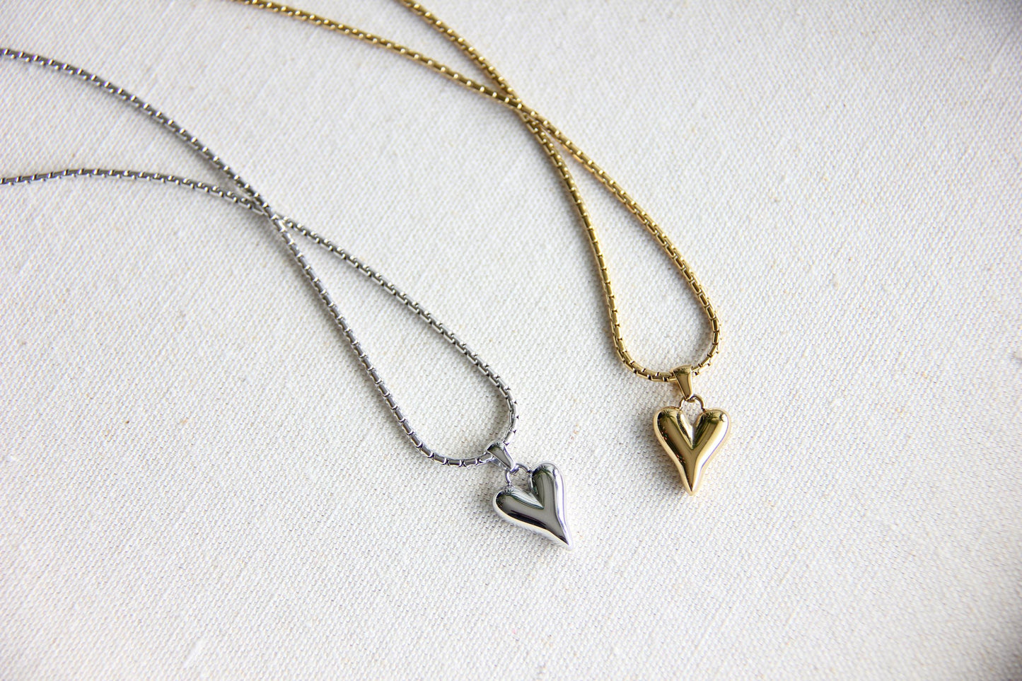 Add minimalist elegance to your look with our Dainty Gold Pendant Heart Charm Box Chain Necklace. A perfect everyday accessory that radiates love and style! Perfect gift for her! Unique gift ideas for mom.