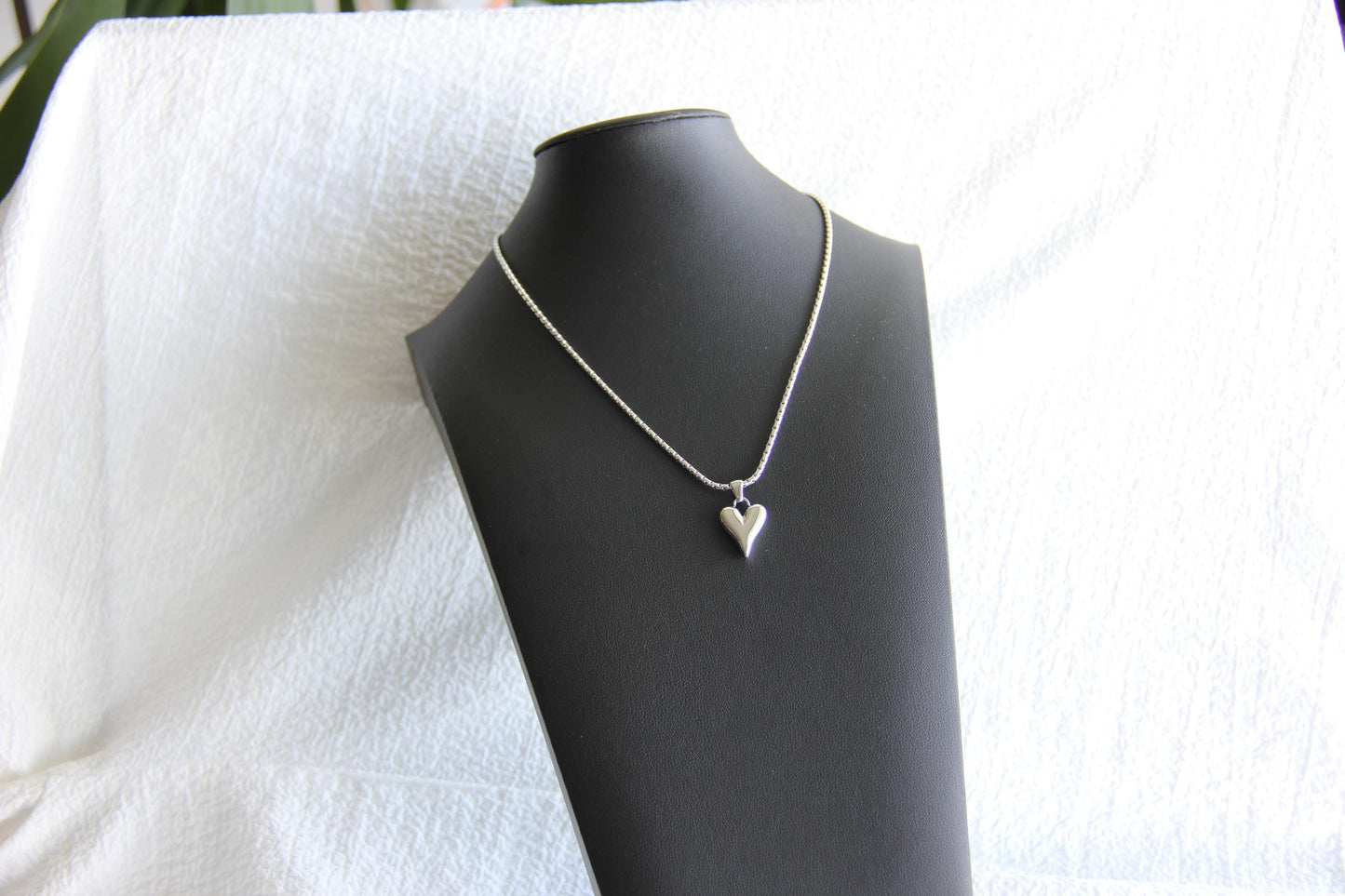Add minimalist elegance to your look with our Dainty Gold Pendant Heart Charm Box Chain Necklace. A perfect everyday accessory that radiates love and style! Perfect gift for her! Unique gift ideas for mom.