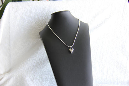 Add minimalist elegance to your look with our Dainty Gold Pendant Heart Charm Box Chain Necklace. A perfect everyday accessory that radiates love and style! Perfect gift for her! Unique gift ideas for mom.