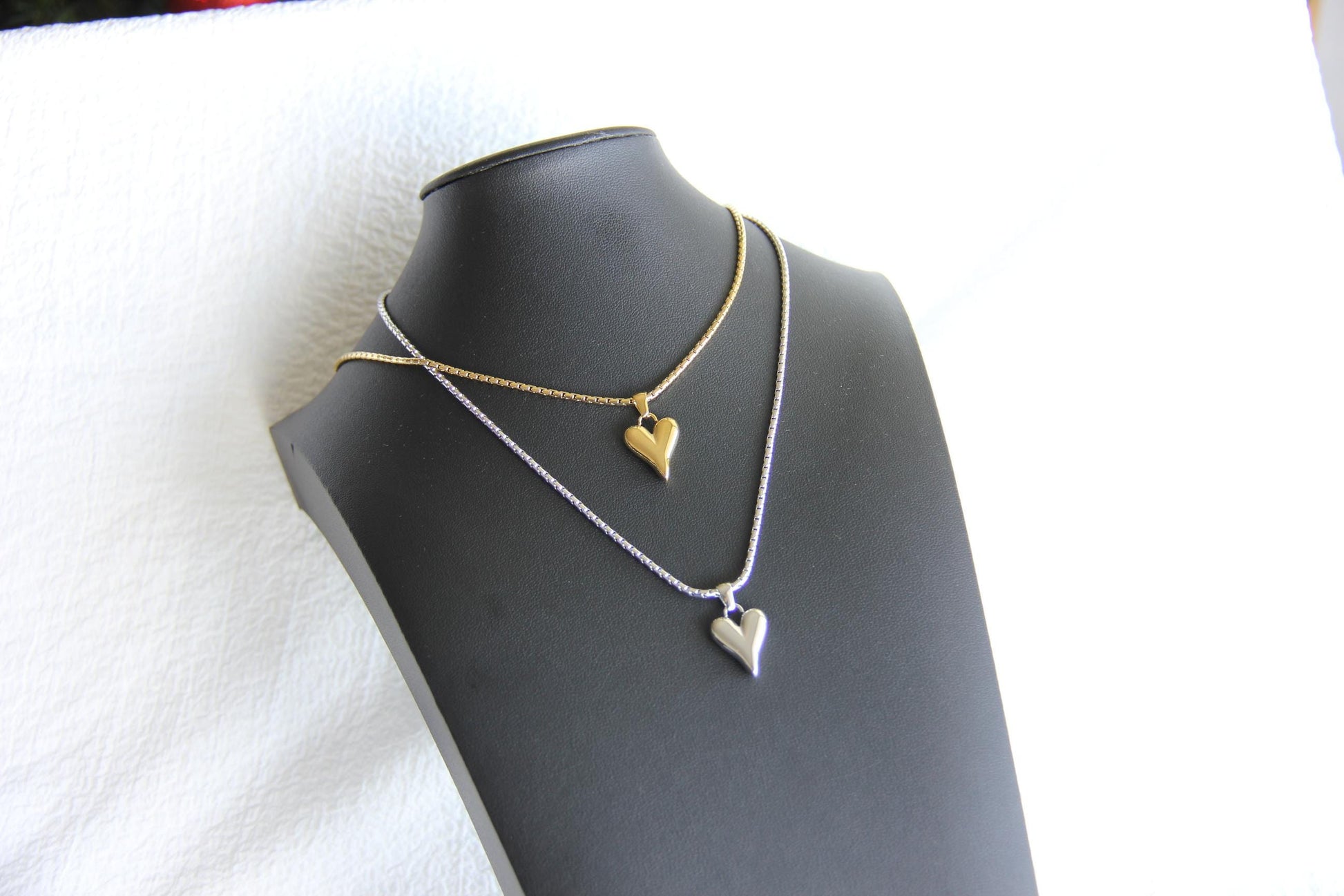Add minimalist elegance to your look with our Dainty Gold Pendant Heart Charm Box Chain Necklace. A perfect everyday accessory that radiates love and style! Perfect gift for her! Unique gift ideas for mom.