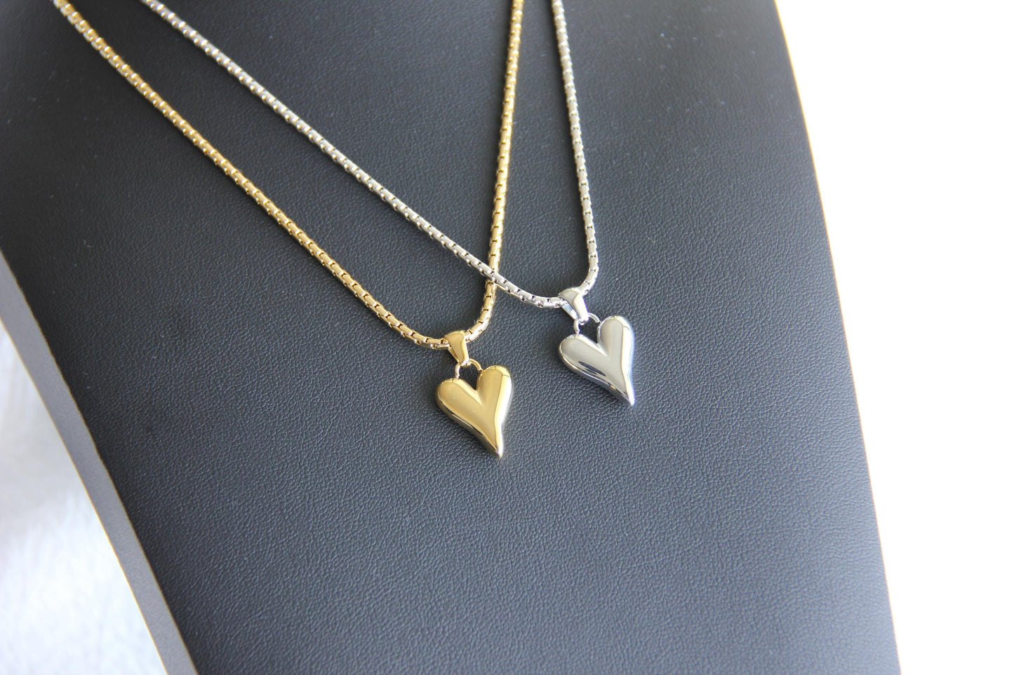 Add minimalist elegance to your look with our Dainty Gold Pendant Heart Charm Box Chain Necklace. A perfect everyday accessory that radiates love and style! Perfect gift for her! Unique gift ideas for mom.