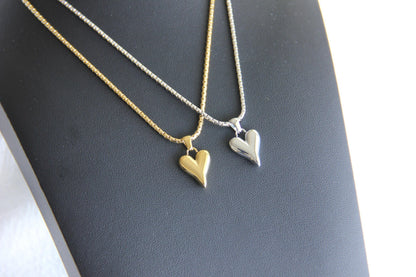 Add minimalist elegance to your look with our Dainty Gold Pendant Heart Charm Box Chain Necklace. A perfect everyday accessory that radiates love and style! Perfect gift for her! Unique gift ideas for mom.