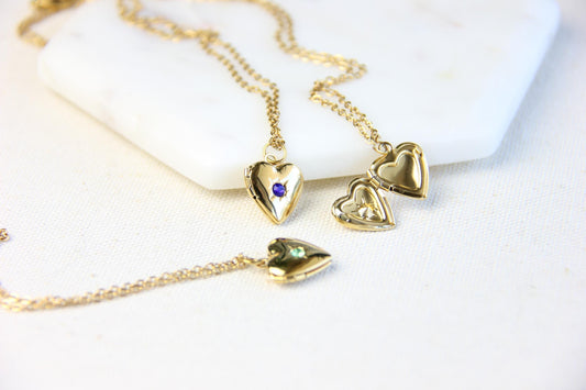Gold heart locket necklace with delicate engraving, a timeless vintage-inspired jewelry piece. Personalized photo locket, perfect sentimental gift for women, girlfriends, or moms. Dainty and elegant keepsake necklace for everyday wear.