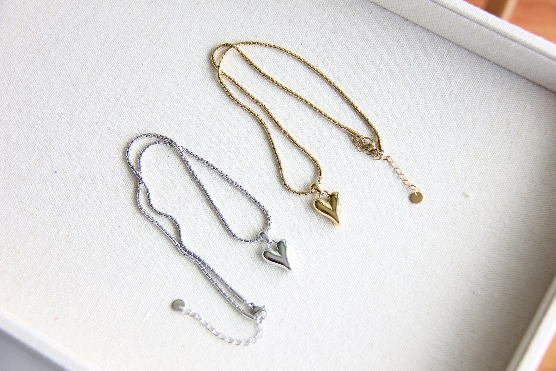 Add minimalist elegance to your look with our Dainty Gold Pendant Heart Charm Box Chain Necklace. A perfect everyday accessory that radiates love and style! Perfect gift for her! Unique gift ideas for mom.