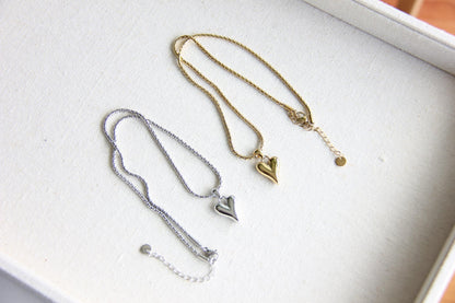 Add minimalist elegance to your look with our Dainty Gold Pendant Heart Charm Box Chain Necklace. A perfect everyday accessory that radiates love and style! Perfect gift for her! Unique gift ideas for mom.
