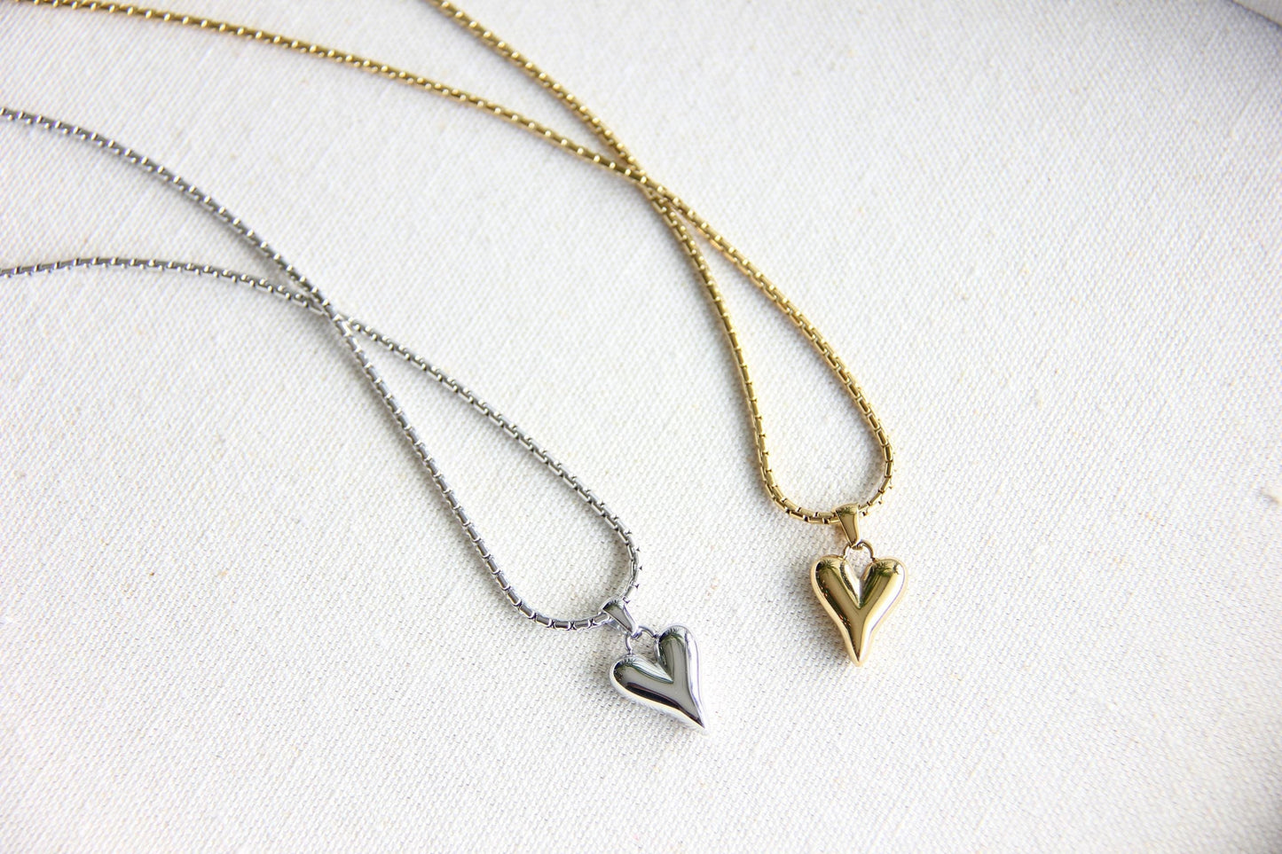 Add minimalist elegance to your look with our Dainty Gold Pendant Heart Charm Box Chain Necklace. A perfect everyday accessory that radiates love and style! Perfect gift for her! Unique gift ideas for mom.