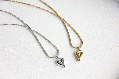 Add minimalist elegance to your look with our Dainty Gold Pendant Heart Charm Box Chain Necklace. A perfect everyday accessory that radiates love and style! Perfect gift for her! Unique gift ideas for mom.